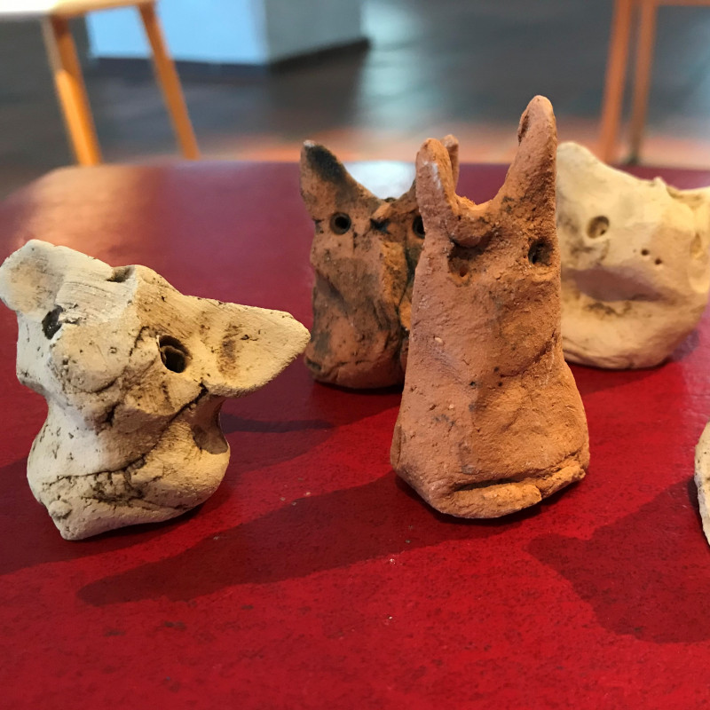 kindliche Tonfiguren