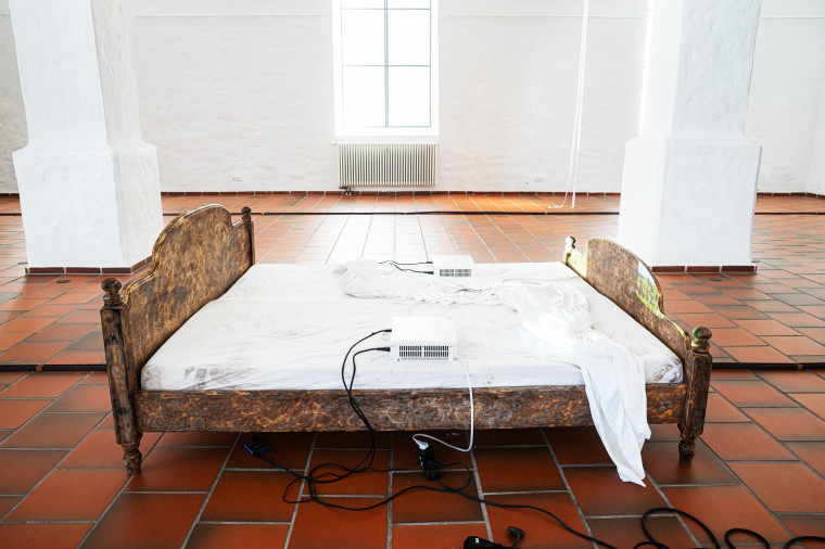 Ausstellungsansicht "She Will no Longer Be Embedded" von Veronika Haller und Simone Körner (2022). © Fotostudio Sienz